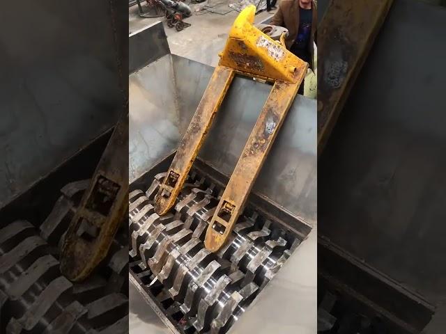 Shredder VS forklift, who is stronger#Shorts