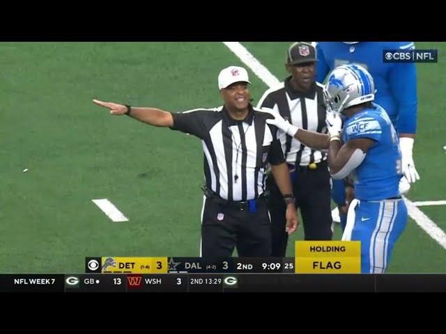 Jamaal Williams hits ref in the head with football & apologizes