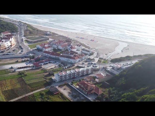 Beachfront Home in Portugal ( More info: https://www.abritel.fr/location-vacances/p2089403 )