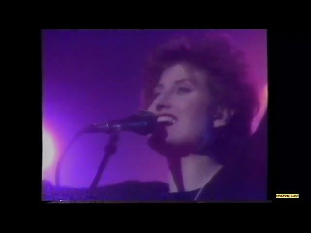 Fairground Attraction - The Moon Is Mine (Live) 1989