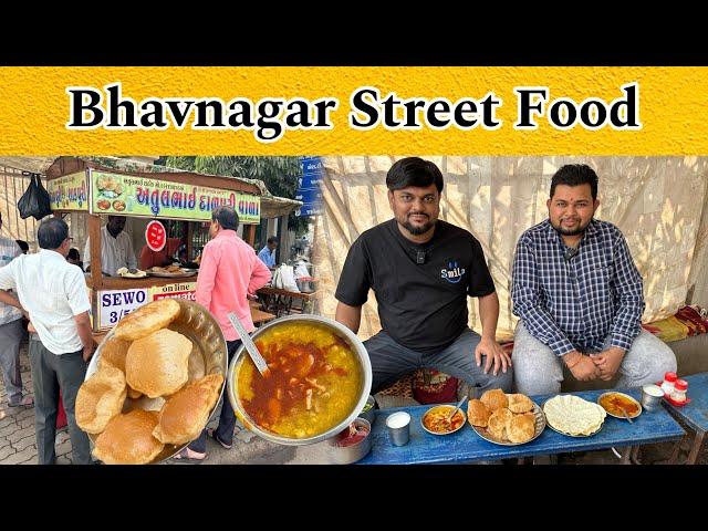 અતુલભાઈ ની દાળપુરી એમની ચટણી થી વખણાઈ છે | Atulbhai Daalpuri Wala | Bhavangar Food | Eat & Drive