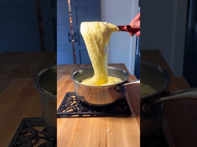 POMMES ALIGOT. The ultimate mashed potato upgrade for the holidays  #mashedpotatoes #pommesaligot