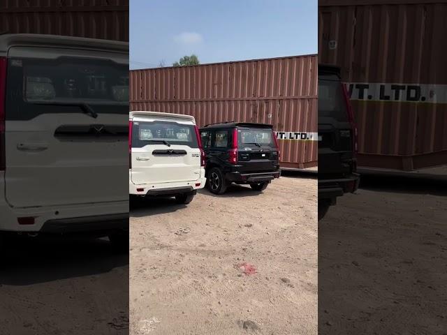 New Scorpio Classic 2022 White vs Black! Apko konsi passand hai? #shorts #mahindra #scorpio #cars