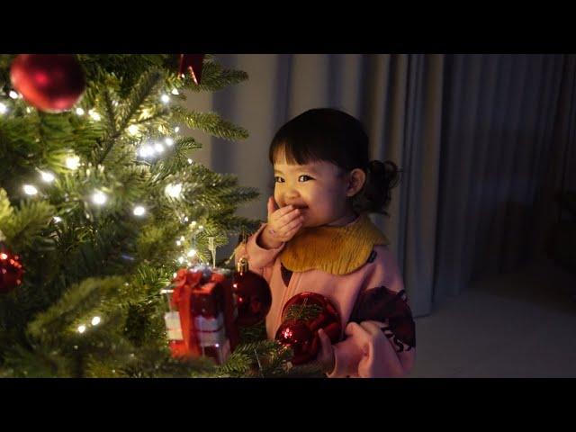 [SUB] Making a Christmas tree with talkative Korean child!  (21 months old)