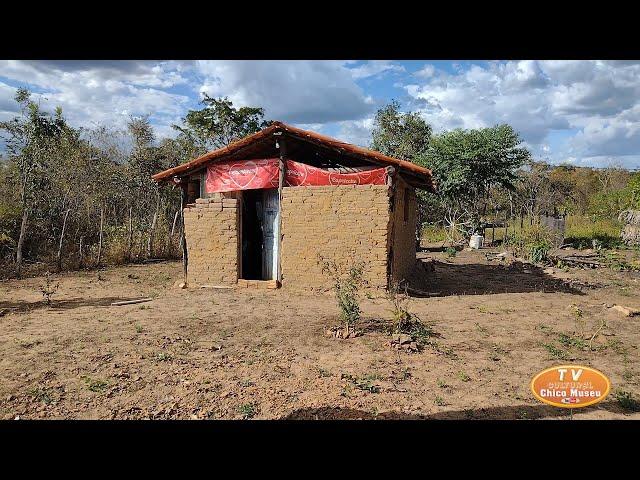 NESTA CASA MORA UMA JOVEM TRABALHADORA VAMOS CONHECER A  HISTÓRIA E SONHOS DELA