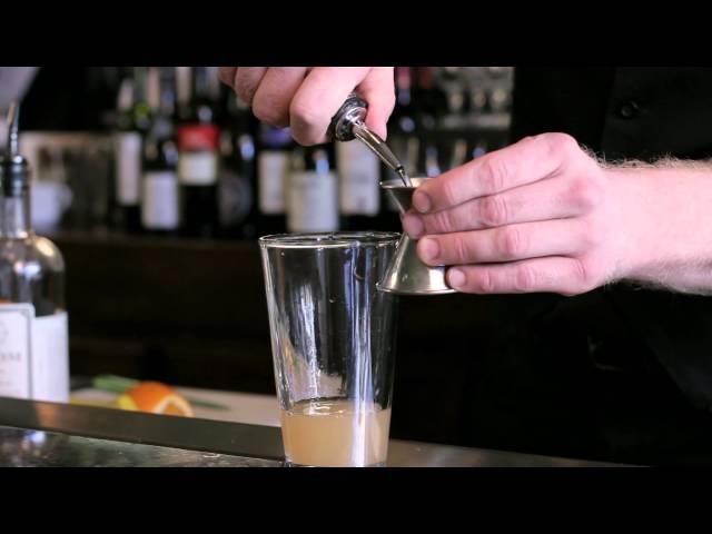 How to make a Tom Collins - DrinkSkool Cocktails