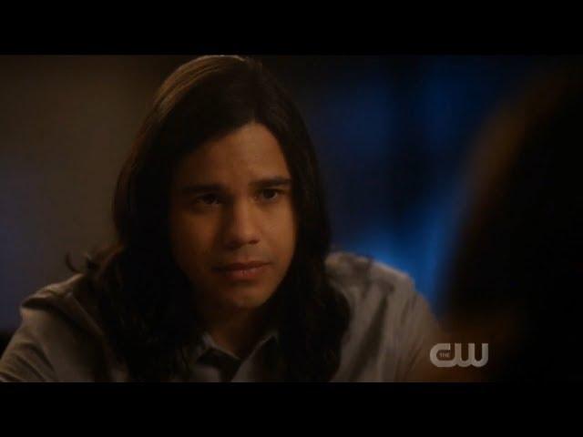 Cisco (Vibe) tells Camilla his secret | THE FLASH 5x22 Legacy