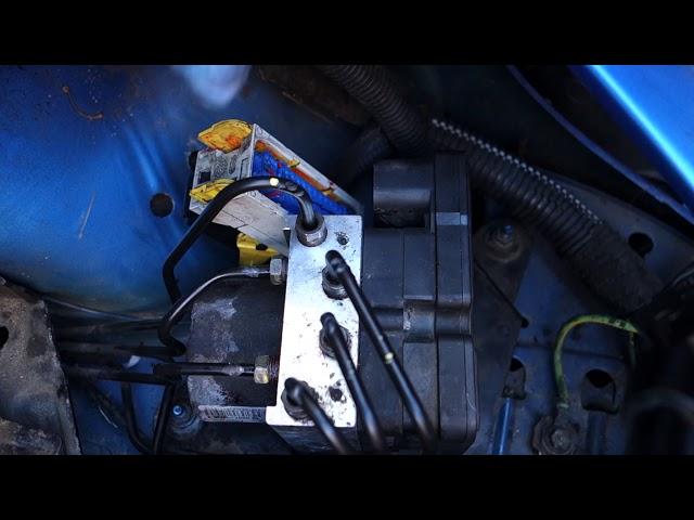 Peugeot 206 ABS pump replacement - Part 2: Fitting new pump