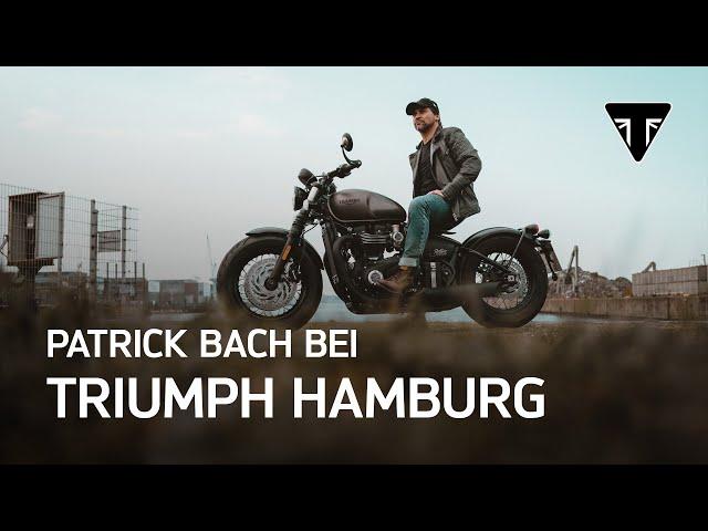 Patrick Bach bei Triumph Hamburg (... und fährt die Bobber Black)