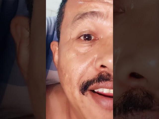 BAPAK KUMIS BERAKSI