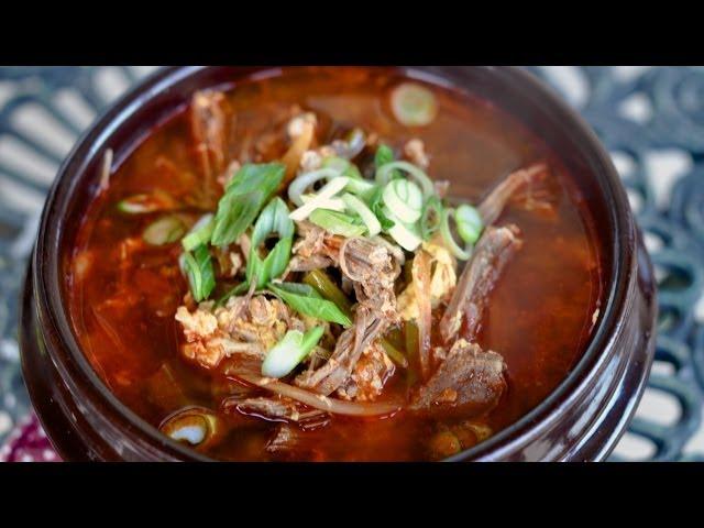 Korean Spicy Beef Soup Yuk Gae Jang Recipe / 육개장 / World of Flavor