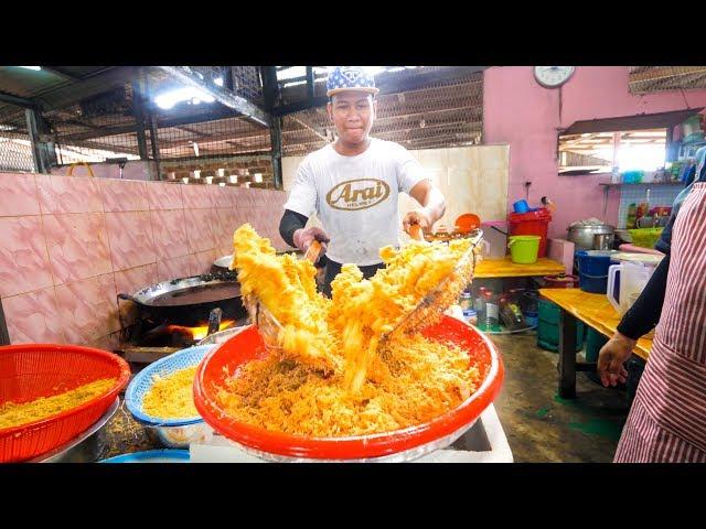 Malaysian Street Food - GENIUS MALAY FOOD in Terengganu, Malaysia!