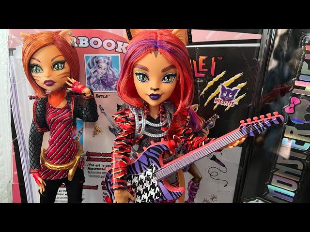 MONSTER HIGH FEARBOOK TORALEI DOLL REVIEW (featuring my gf!)