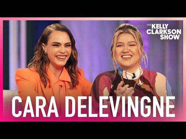 Kelly Clarkson Can't Stop Laughing At Cara Delevingne's Insane Lip-Reading Trick