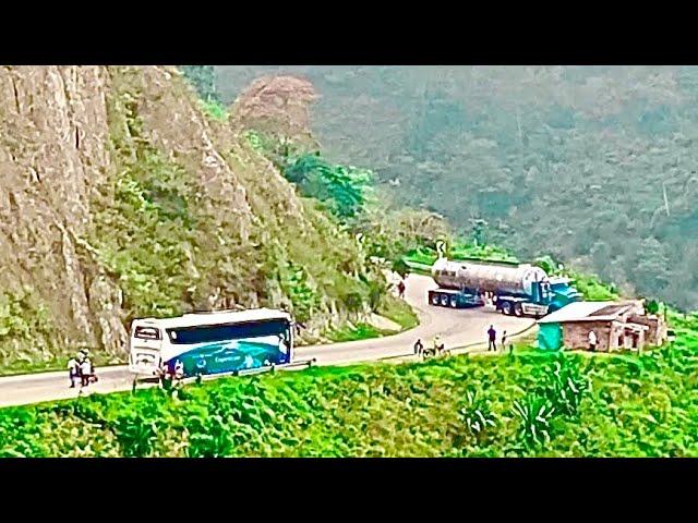 CARRO BOMBA - LA GUERRILLA NOS TOMÓ DE SORPRESA 