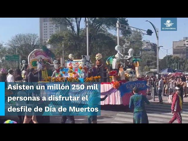 Desfile de Día de Muertos se vive a ritmo del sonidero y tambores