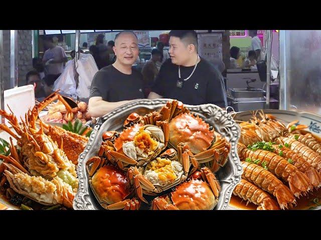 Big fat spend 888 in the night market newspaper bag stall to eat seafood buffet! I'll eat all the s