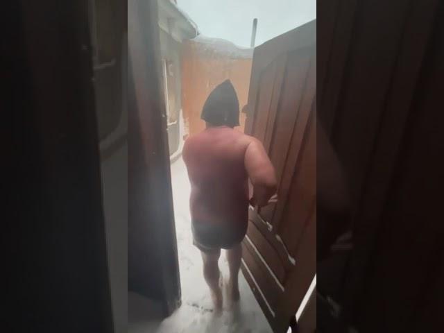 После парилки  в снег ))