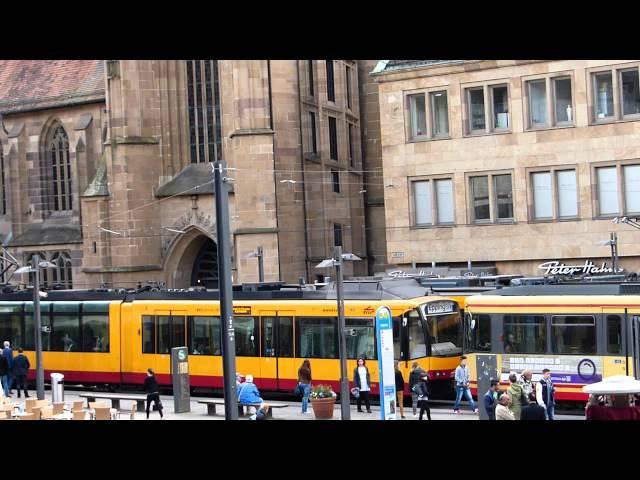 Heilbronn - S-Bahn und Straßenbahn begegnen sich am Heilbronner Rathaus