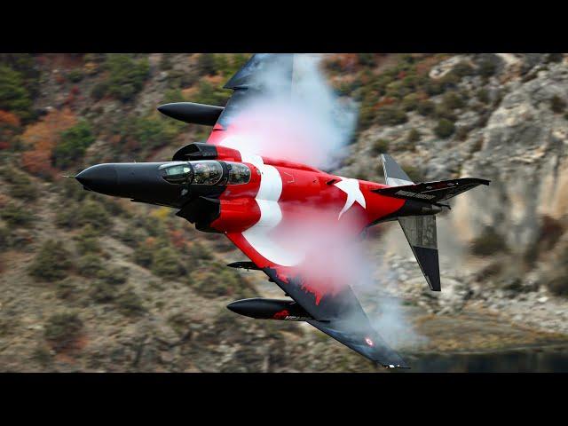 INCREDIBLE LOW FLYING DISPLAY OF F-4 PHANTOMS  AT TURKEY'S MACH LOOP