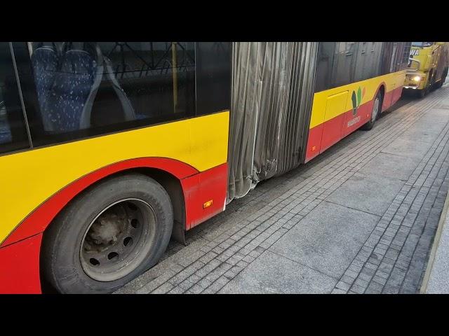 Telewizja Wałbrzych - Autobus nie wyrobił na zakręcie