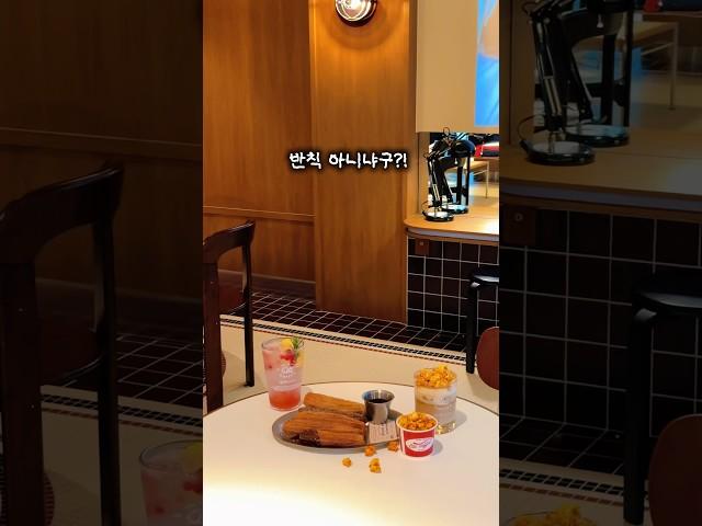  창원 가로수길에 영화관 생긴 줄! 아메리카 빈티지 + 시네마 감성 가득 신상 카페 #창원여행 #창원 #창원카페 #창원카페추천 #오티씨커피 #창원가로수길