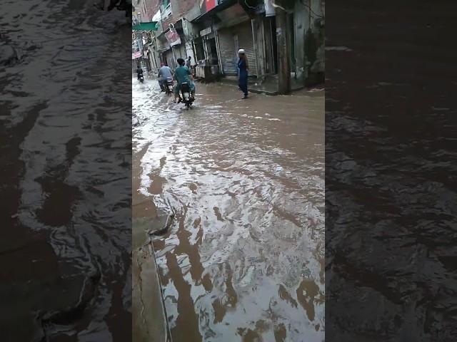 It's Raining in Lahore #rain #raining #shahdara #lahore #shorts #viral