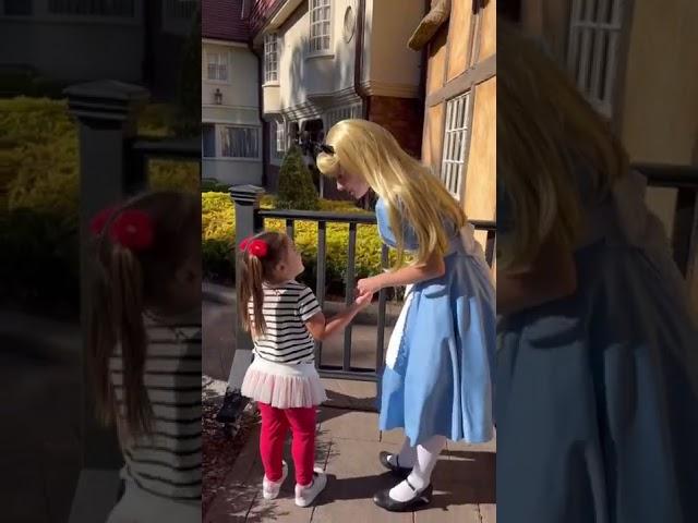 Best Meet  & Greet with Alice | Alice in Wonderland | Disney World Epcot