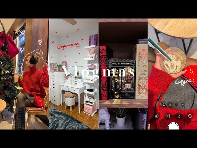 Christmas Walk  Cheesecake  Book Nook  | Vlogmas || Mayiyi 