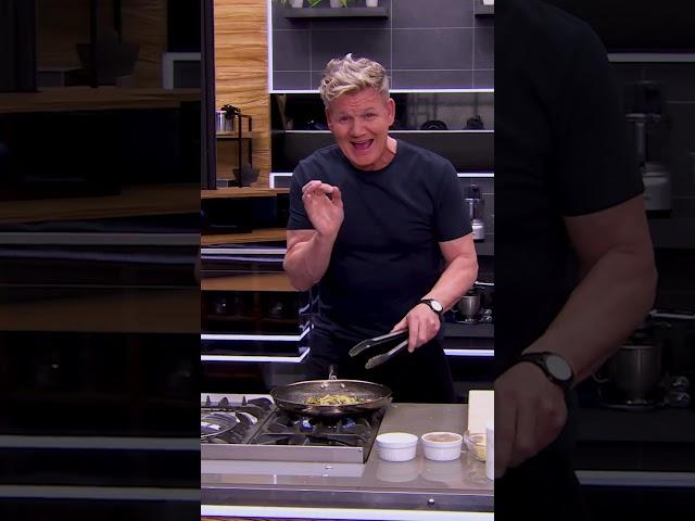 When you’re cooking #pasta here’s an amazing #NextLevelKitchen tip to dress it evenly #gordonramsay