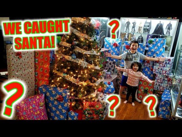 WE CAUGHT SANTA BRINGING THE BEST CHRISTMAS PRESENTS! ARI AND ETHANS FAVORITE MYSTERY SUPRISE GIFTS!