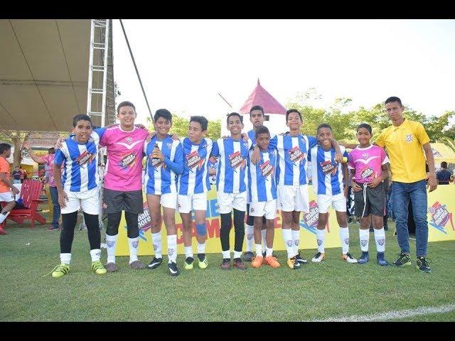 Exhibición de fútbol en la Expo Sagrado