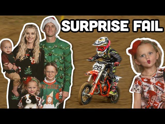 SURPRISING THE FAMILY WITH CHEESY CHRISTMAS PHOTOS | 2022 Mini O's Moto Mom Wrap Up