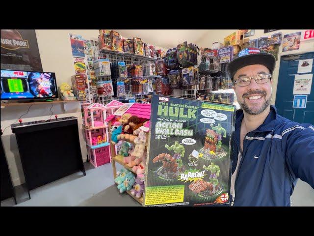 TOY HUNTING at Totally Rad Retro Toys! I bought a MINT Kenner Star Wars Playset & a RARE Hulk Toy!