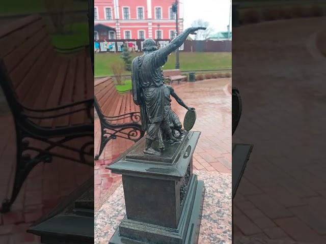 В Нижнем Новгороде тоже памятник Минину и Пожарскому поставили (и сразу два - маленький и большой :)