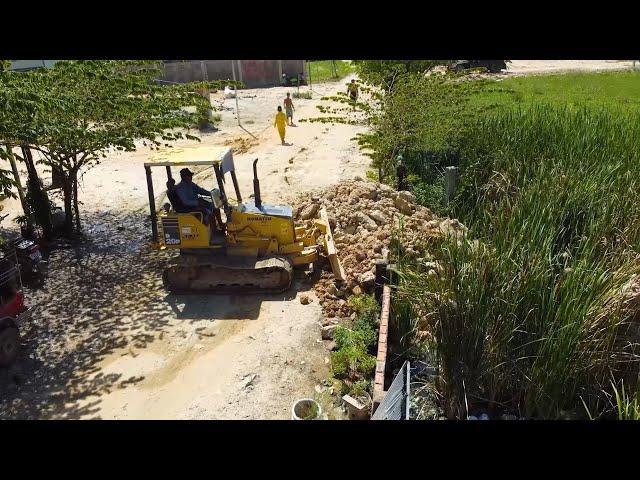 THE BEST.!! Process filling Flooded land Use D20P KOMATSU Dozer Push the ground And 5Ton Dump Trucks