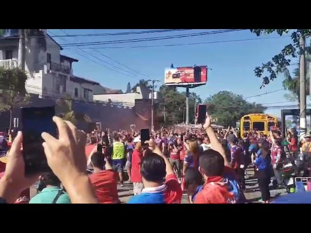 Llegada Turba Roja FAS EL Rey De Copas Para ganar  La 20