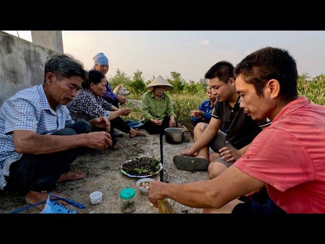 Món Ốc Luộc Giữa Cánh Đồng Hoang Vu | Bác Thông Hôm Nay Thuê 6 Nhân Công Để Bón Ngô | HUY ANH TV