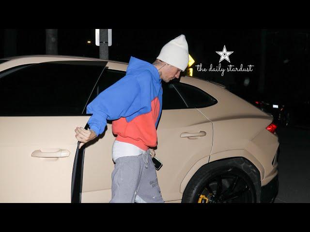 Justin Biebers Pants Nearly Fall Off From Sagging While At Church With Mother Pattie Mallette