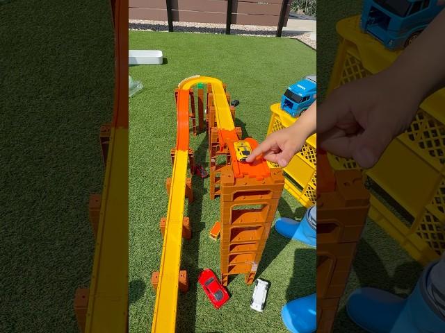 physics,cornering,tunnel,challenge,bus,tractor,dive,manga,miniature car,#hotwheels #automobile #F1