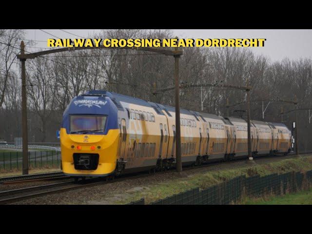 Railway crossing near Dordrecht