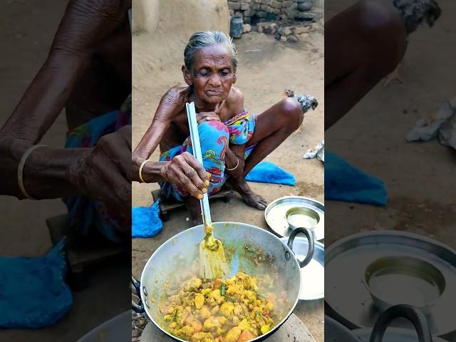 105 year old Grandma cooking chicken with cauliflower।।Rural life india|traditional cooking #food