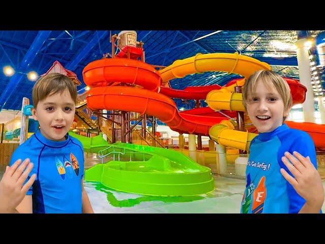Vlad et Niki - Vacances en famille au parc aquatique couvert