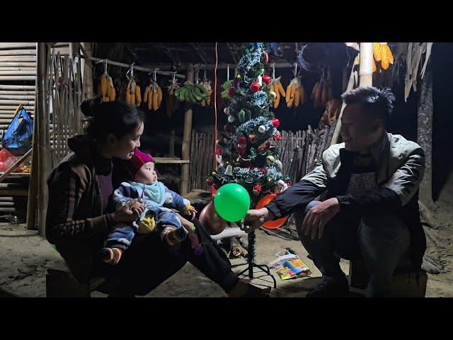 Zim brings the atmosphere of Christmas to Ly Thi Di's family.