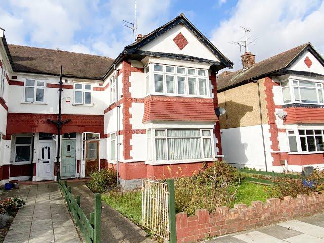 Super size Maisonette with big garden for sale in Woodford Green, IG8