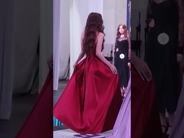 Шествует назад Доминика Инютина на конкурсе красоты KARAGANDA BEAUTY-2025 18-ого Мая