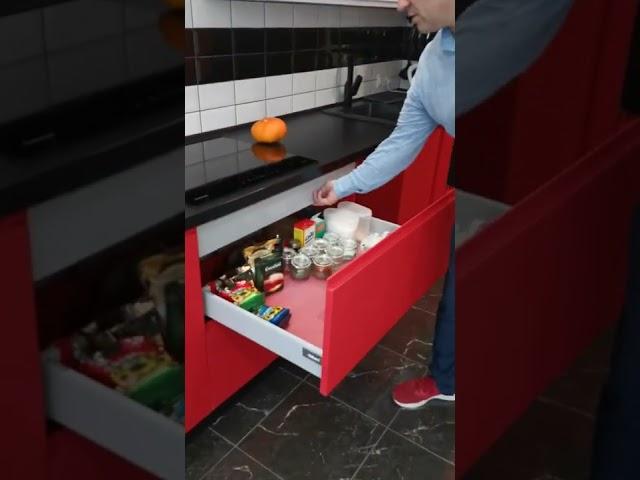 Скрытые ящики для хранения столовых приборов на кухне