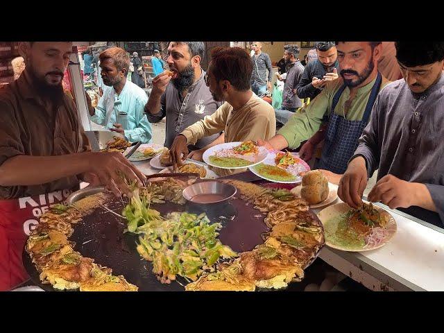 Chilies Fried Burger Making  MIRCHI WALA BUN KABAB ️ Pakistani Street Food Chilli Egg Anda Burger