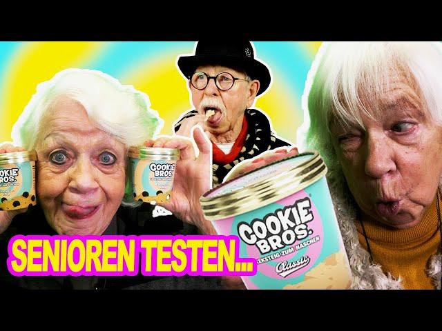 KEKS-Teig NASCHEN - Senioren testen CookieBROS | Oma Geht Steil 