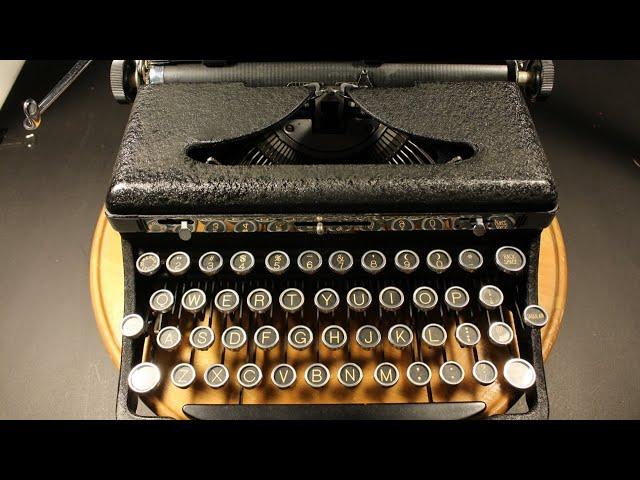 1938 Royal DeLuxe Typewriter